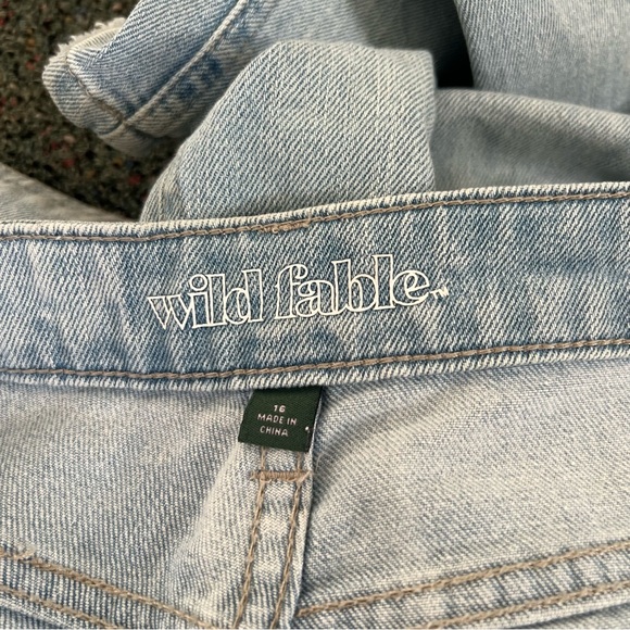 WILD FABLE Light Medium Wash Blue Straight Skinny Jeans Distressed Pants Sz 16 - Picture 15 of 16